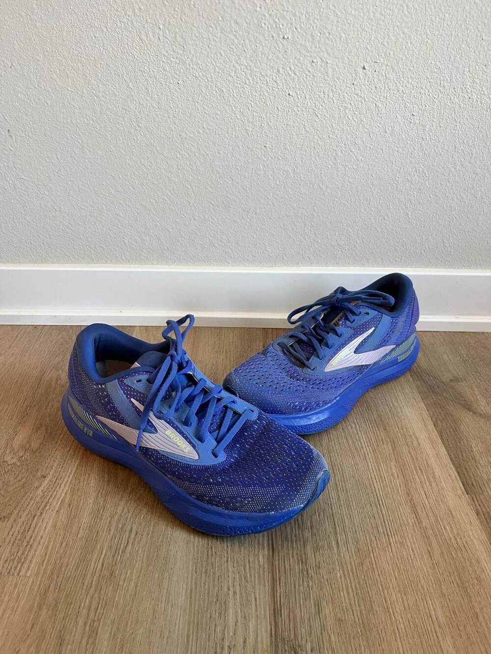 Brooks Women's Adrenaline GTS 24 Running Shoes, Purple/Blue, Athletic, 10